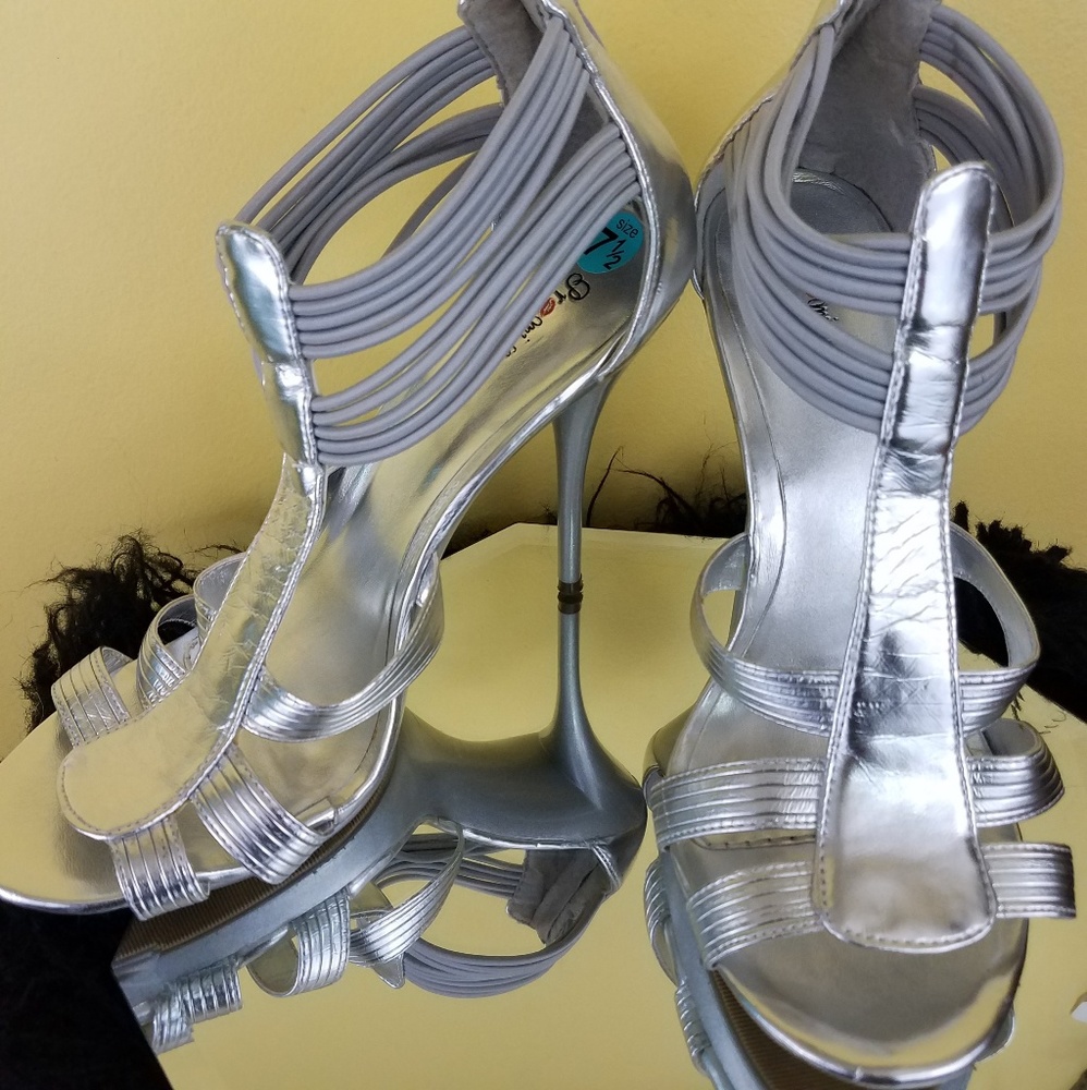 🔥 FREE with Any Purchase-Closet Clear Out🔥 - Picture 1 of 8